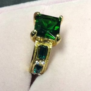 Emerald gold women's ring Sz 5.5